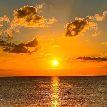 Regal Beach Club George Town Buitenkant foto
