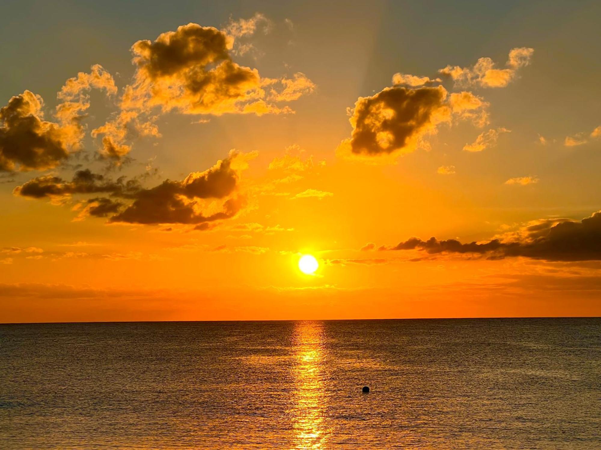 Regal Beach Club George Town Buitenkant foto
